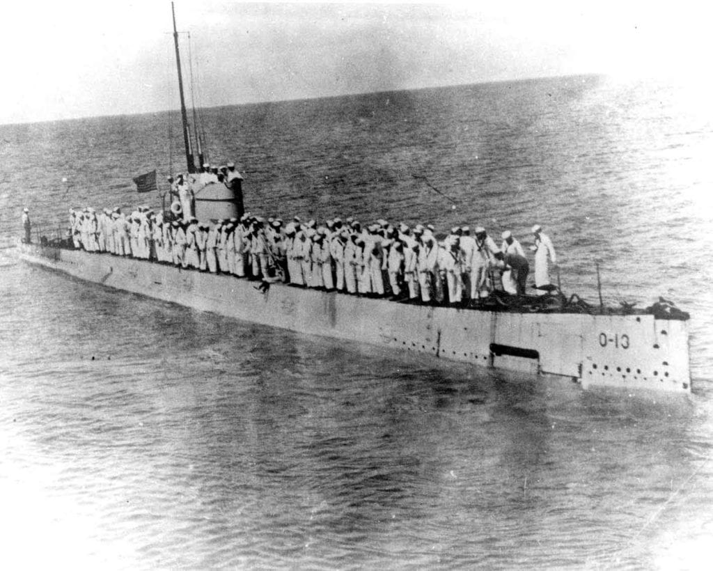 With her crew standing on deck, Submarine USS O-13 (SS 74) is launched by Lake Torpedo Boat Company in Bridgeport, CT, on