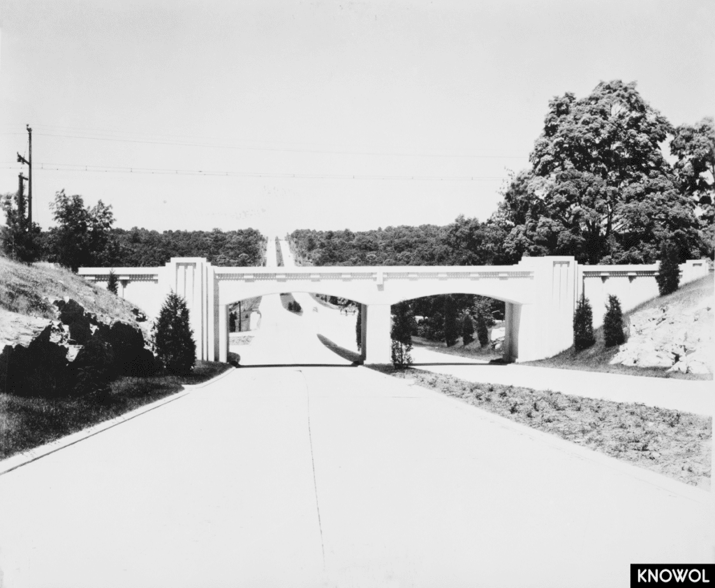 Metro North Railroad Bridge is an abandoned bridge in New Canaan, CT.