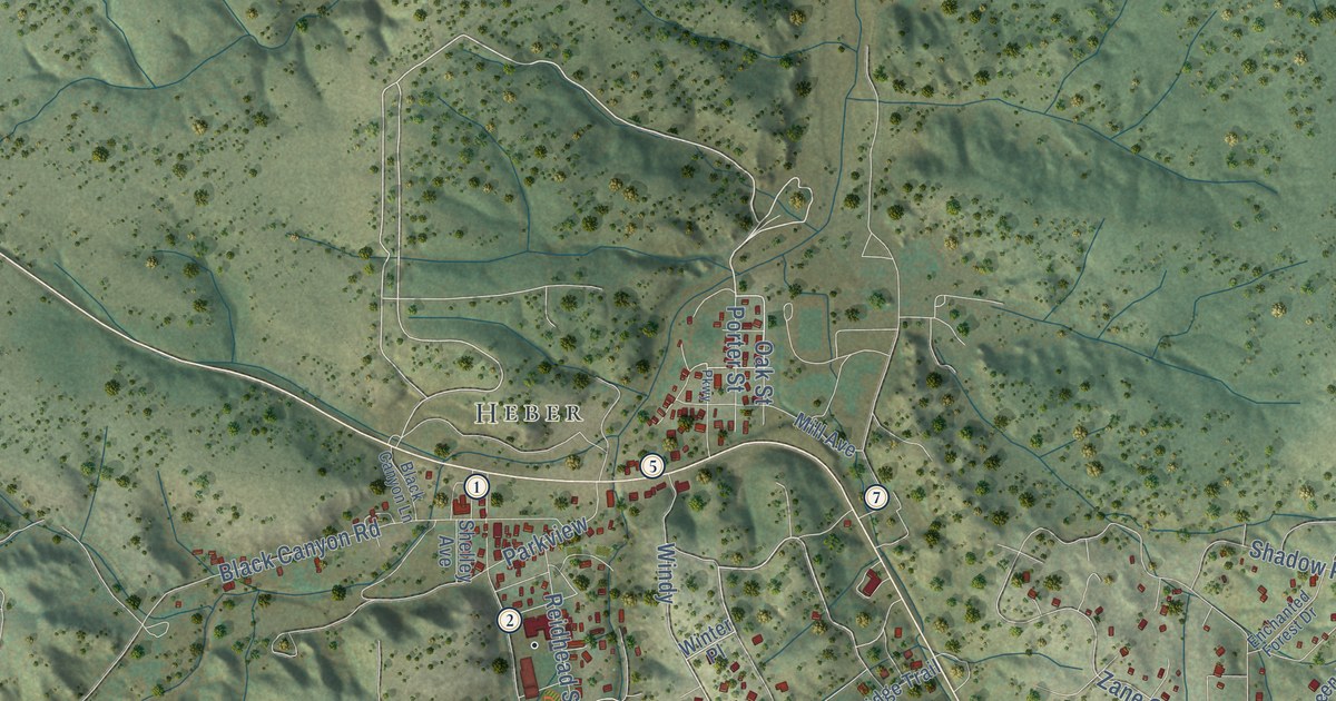 Close-up of streets and buildings in Heber-Overgaard, Arizona