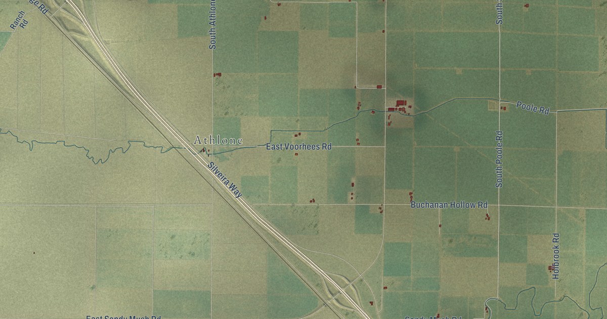 Close-up of streets and buildings in Plainsburg, California