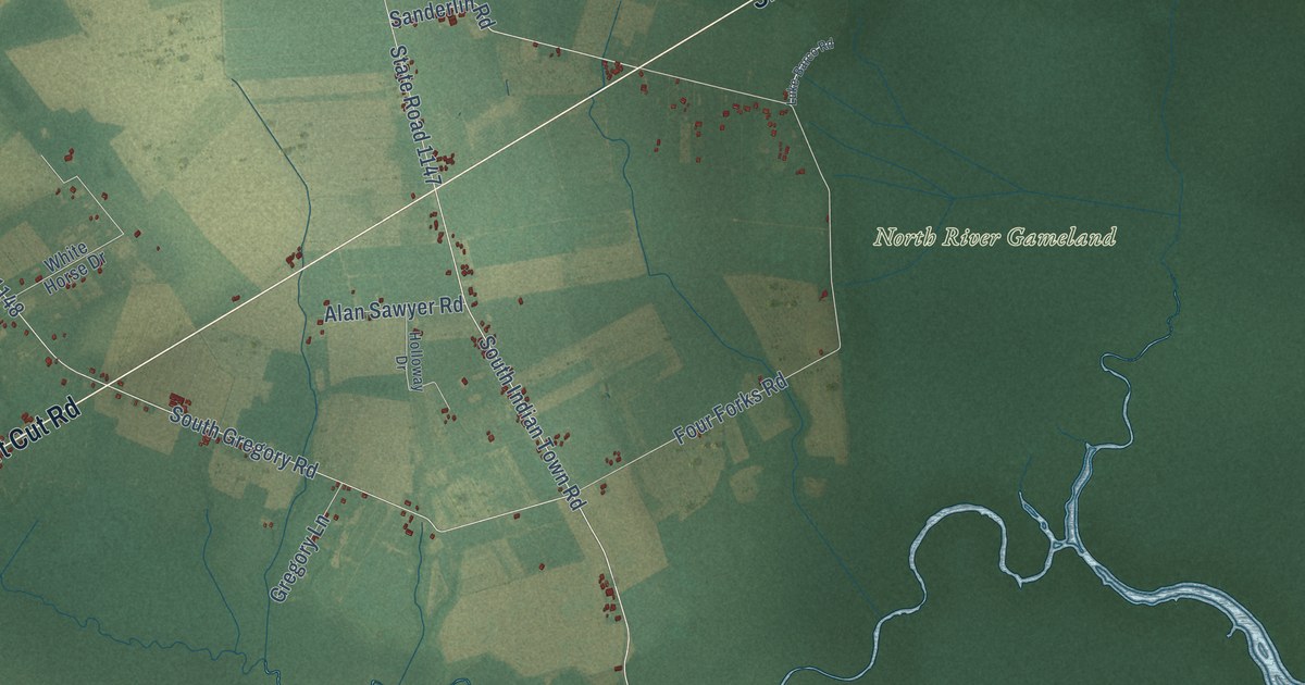 Close-up of streets and buildings in Shawboro, North Carolina