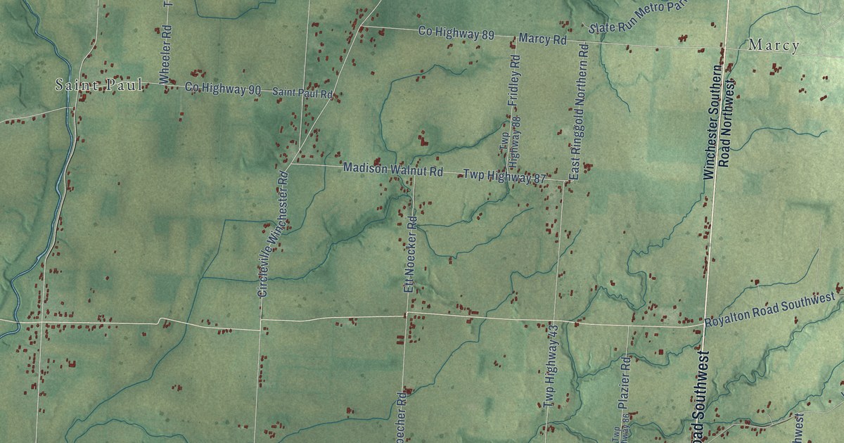 Close-up of streets and buildings in Walnut, Ohio