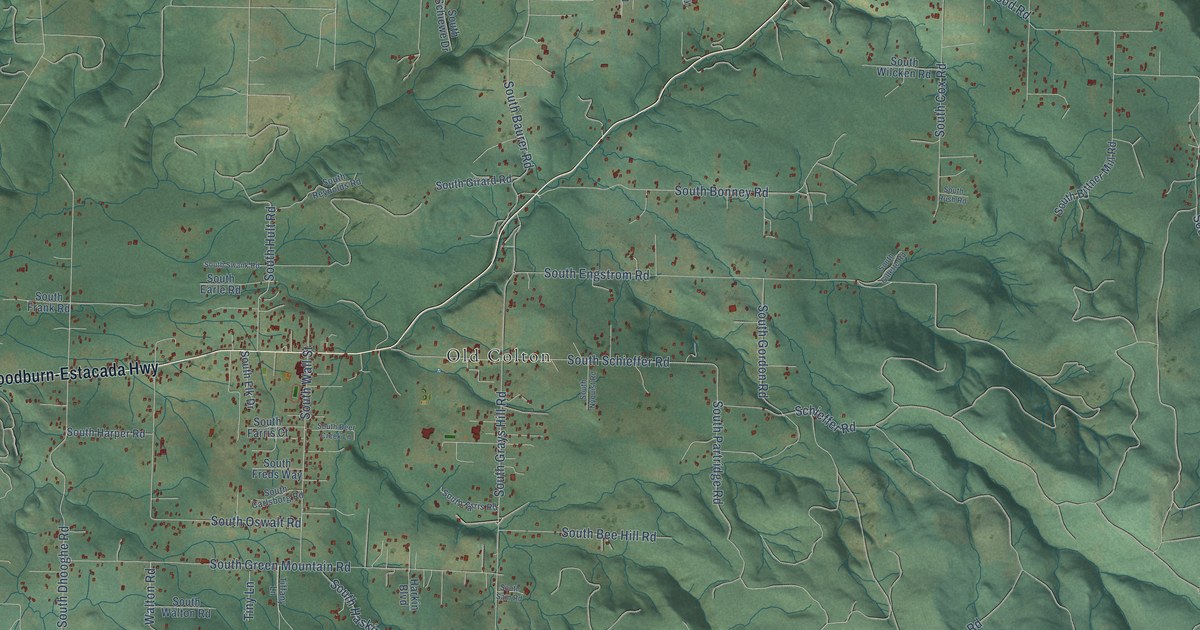 Close-up of streets and buildings in Colton, Oregon