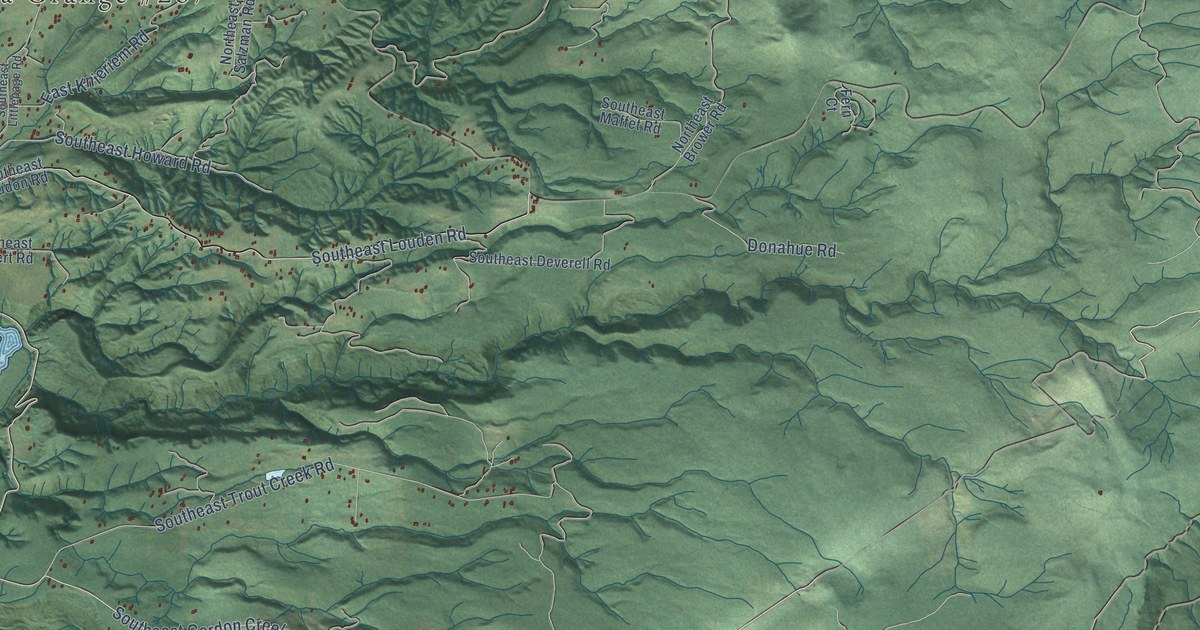 Close-up of streets and buildings in Corbett, Oregon