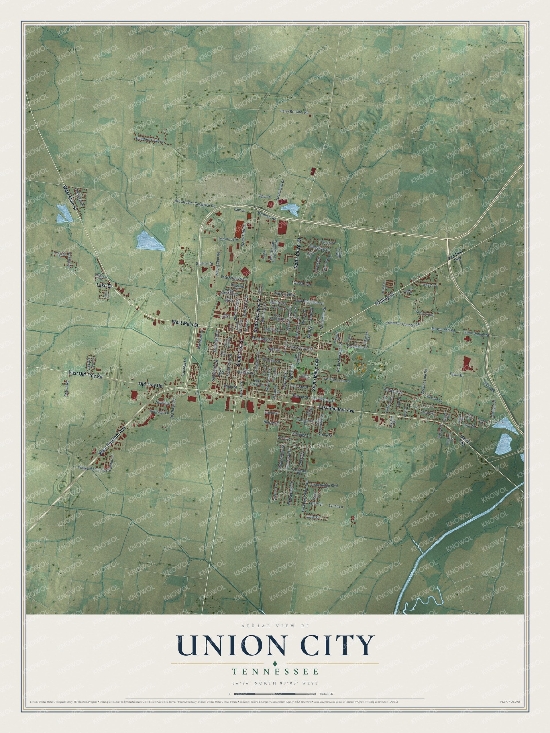 Full map of Union City, Tennessee, with red buildings, printed street names and the land around them